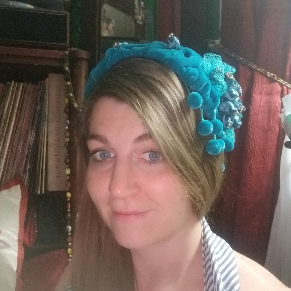 Vintage turquoise velvet hat - Picture 7 of 7